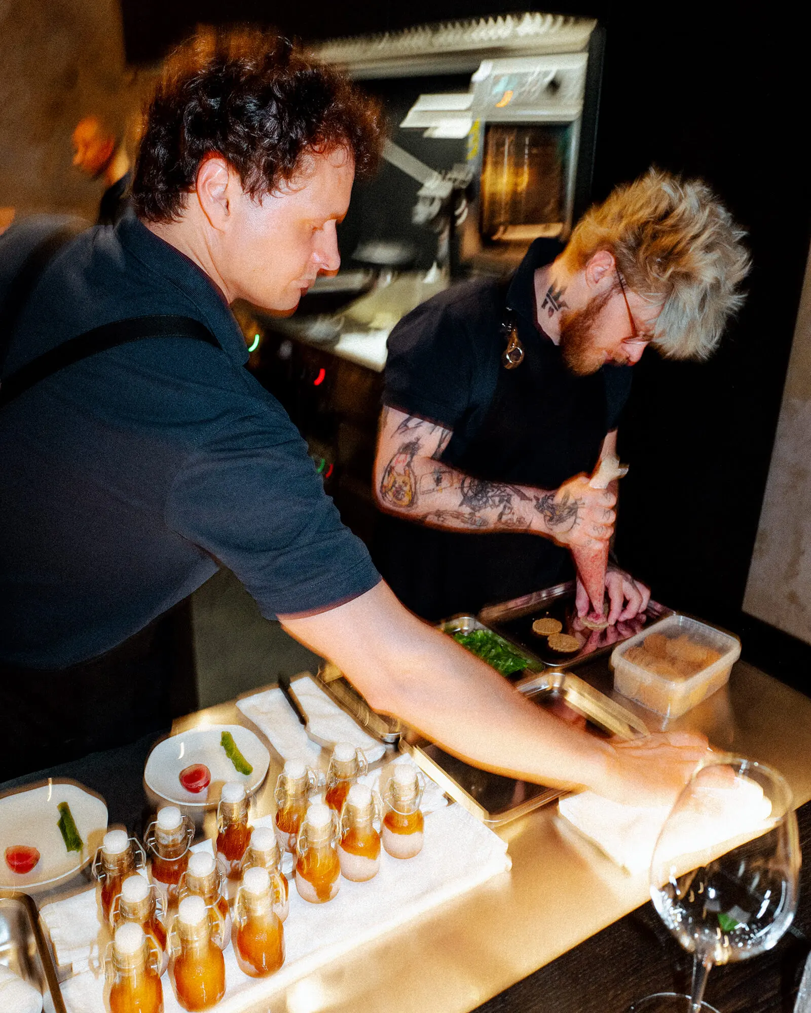 Kuchaři při přípravě degustačních chodů v restauraci Marie B.